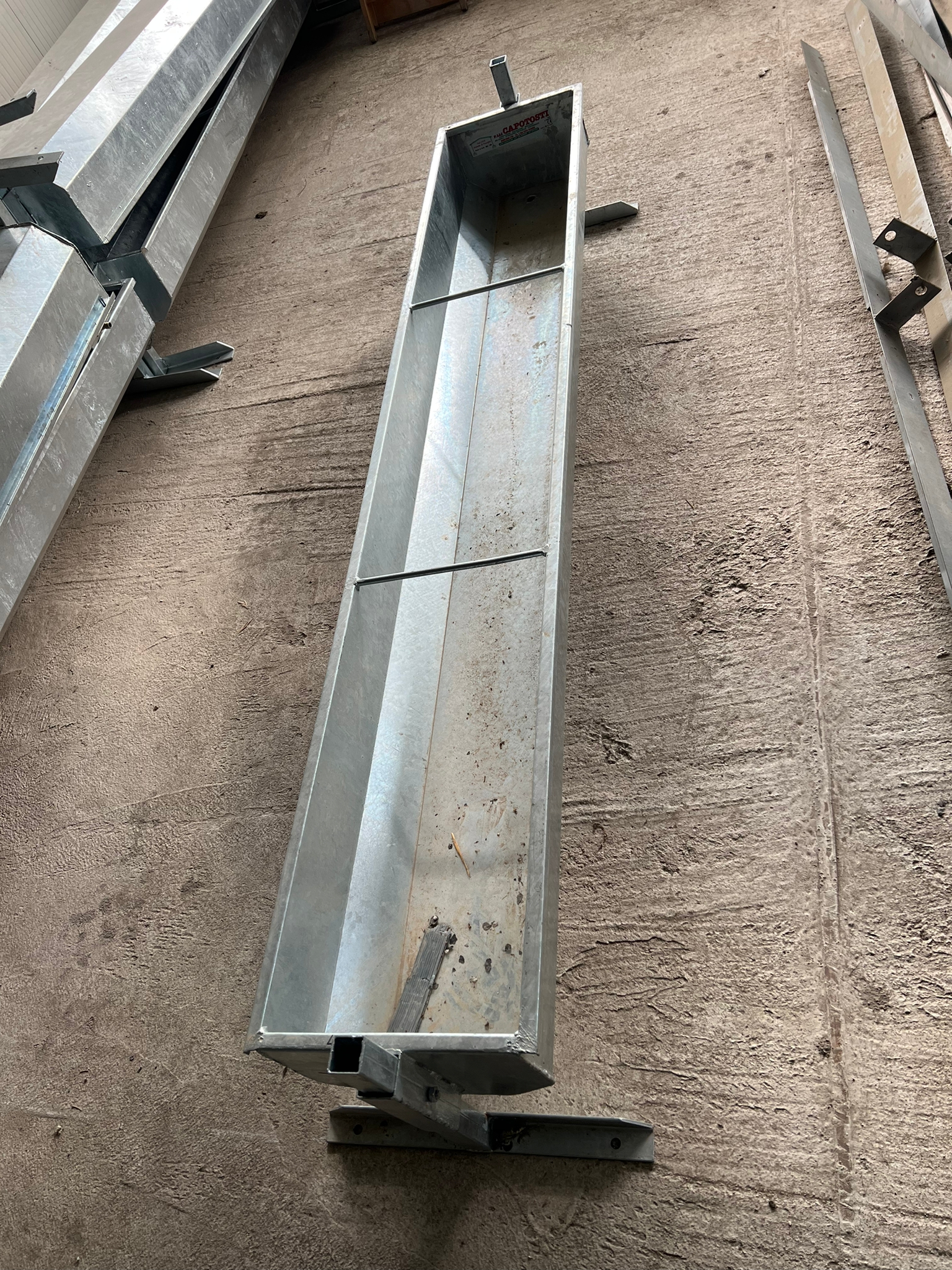 Abbeveratoio Zincato a Caldo 2.20m - 180Lt